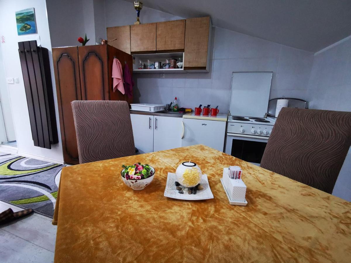 White Apartment Sarajevo - Free Parking מראה חיצוני תמונה