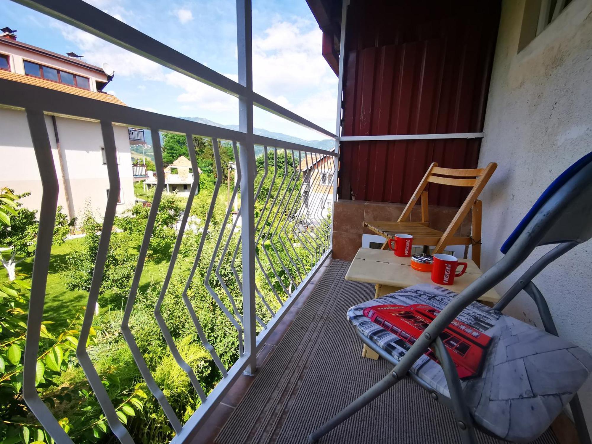 White Apartment Sarajevo - Free Parking מראה חיצוני תמונה